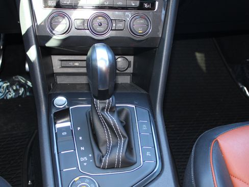 Used 2021 Volkswagen Tiguan SEL Premium R-Line image 12