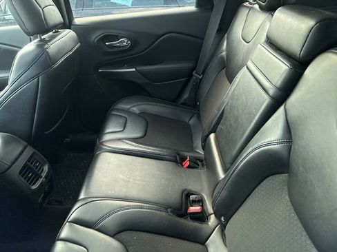 Used 2019 Jeep Cherokee Latitude Plus w/ Comfort/Convenience Group image 11