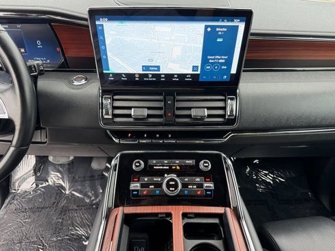 Used 2022 Lincoln Navigator Reserve w/ Monochromatic Package image 29