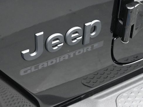 New 2025 Jeep Gladiator Sport image 20
