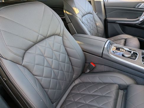 Used 2025 BMW X7 xDrive40i w/ Premium Package image 35