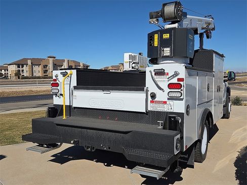 New 2024 Ford F550 4x4 SuperCab Super Duty image 4