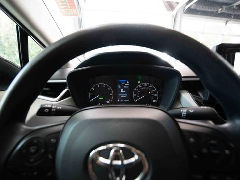 Used 2025 Toyota Corolla LE FWD image 15