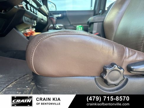 Used 2017 Toyota Tacoma Limited w/ Tow Package image 17