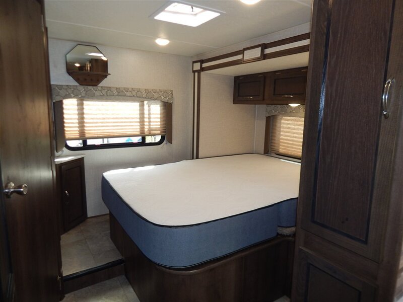 Used 2019 Chevrolet Express 4500 w/ RV Package RWD image 38