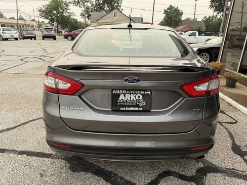 Used 2013 Ford Fusion SE FWD image 12