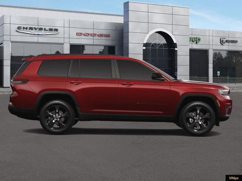 Used 2024 Jeep Grand Cherokee L Altitude AWD/4WD image 9