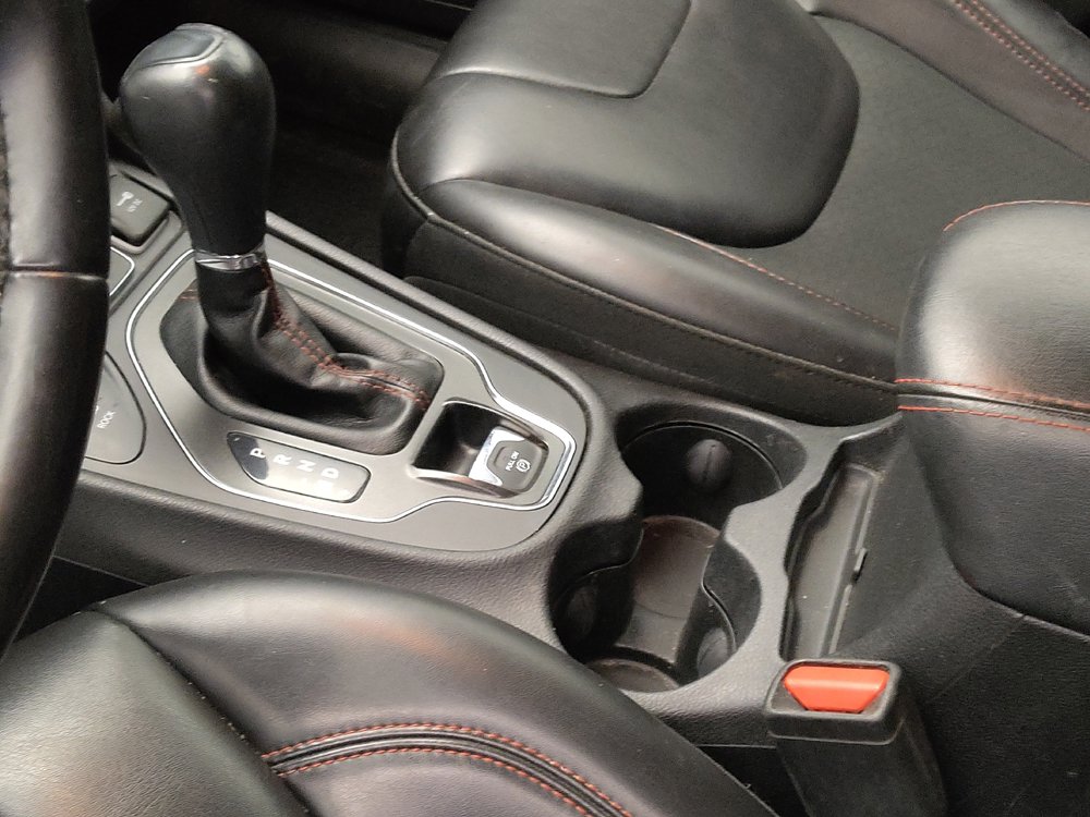 Used 2019 Jeep Cherokee Trailhawk w/ Comfort/Convenience Group AWD/4WD image 26