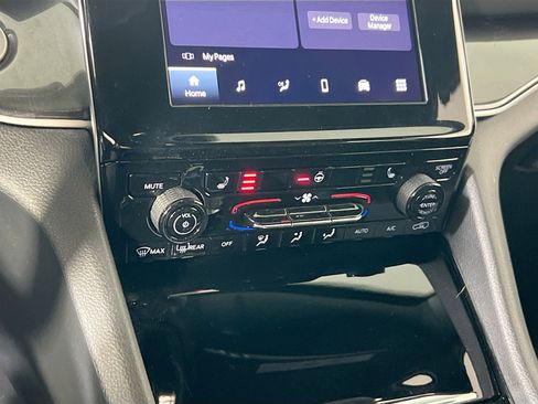 Used 2023 Jeep Grand Cherokee Altitude image 15