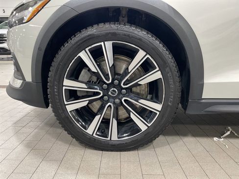 Used 2022 Volvo V60 T5 Cross Country w/ Advanced Package image 30