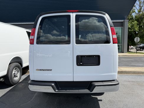 New 2026 Chevrolet Express 3500 Extended RWD image 6