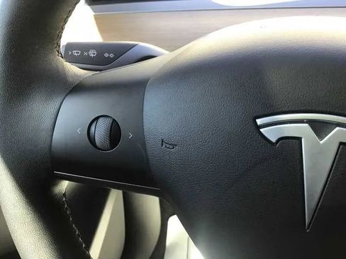 Used 2021 Tesla Model Y Long Range image 20