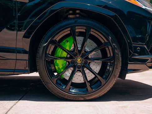 Used 2024 Lamborghini Urus S AWD/4WD image 9