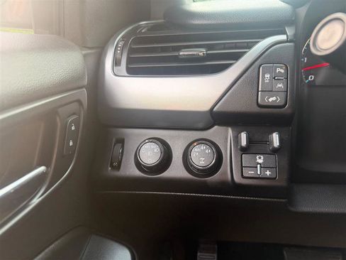 Used 2016 Chevrolet Suburban LT AWD/4WD image 35