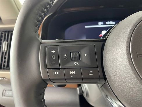 Used 2023 Nissan Pathfinder Platinum w/ Cargo Package image 11