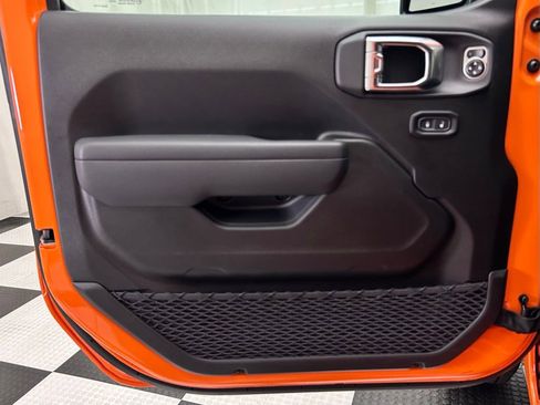 New 2025 Jeep Gladiator Sport image 11