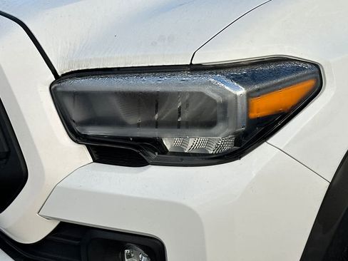 Used 2022 Toyota Tacoma TRD Off-Road image 9