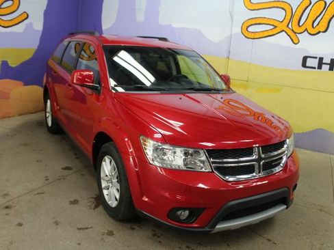 Used 2016 Dodge Journey SXT w/ Comfort/Convenience Group FWD image 2