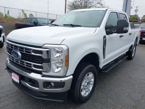 Certified 2025 Ford F250 XLT w/ Snow Plow Prep Package AWD/4WD image 4