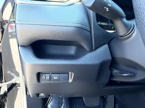 Used 2025 Toyota RAV4 XLE AWD/4WD image 19