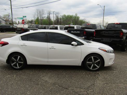 Used 2017 Kia Forte EX image 16