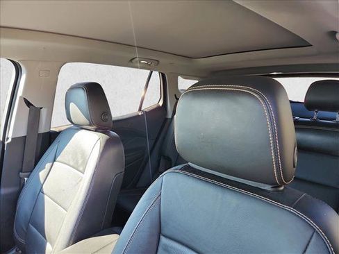 Used 2021 GMC Terrain SLT w/ LPO, Dark Accent Package image 9