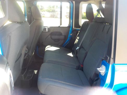 Used 2024 Jeep Wrangler Unlimited w/ Convenience Group image 11