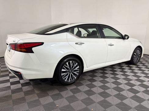 Used 2024 Nissan Altima 2.5 SV image 6