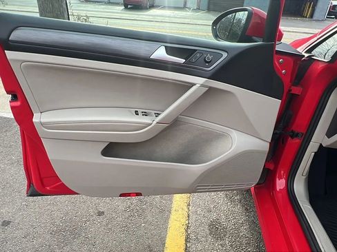 Used 2019 Volkswagen Golf SE image 22