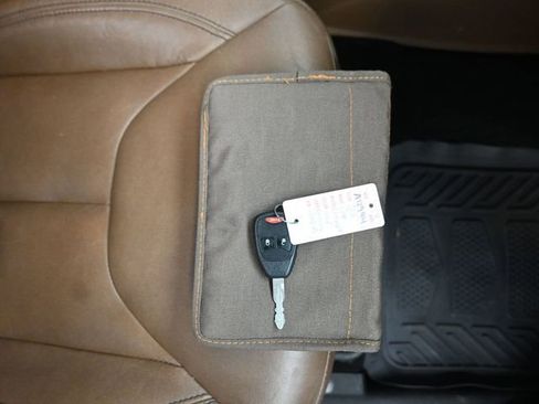 Used 2016 Jeep Wrangler Unlimited Sahara w/ Dual Top Group AWD/4WD image 10