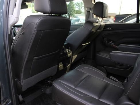 Used 2020 Chevrolet Suburban Premier AWD/4WD image 24