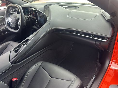 Used 2025 Chevrolet Corvette Stingray Preferred Cpe w/ Z51 Performance Package image 12