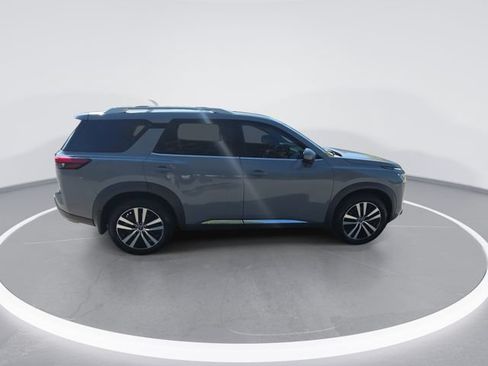 Used 2024 Nissan Pathfinder Platinum FWD image 9