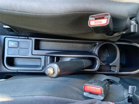 Used 2013 Toyota Yaris L image 19