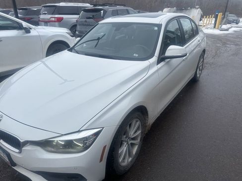 Used 2017 BMW 320i xDrive Sedan image 3