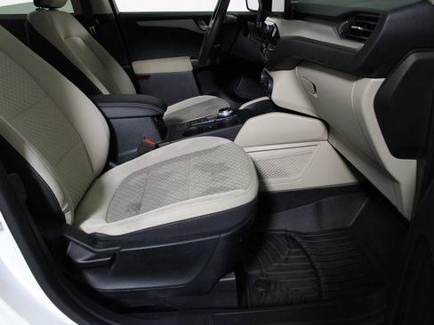 Certified 2020 Ford Escape SE image 12