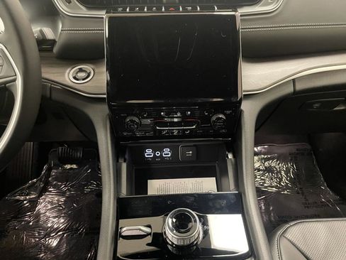 New 2025 Jeep Grand Cherokee L Limited w/ Luxury Tech Group II image 9