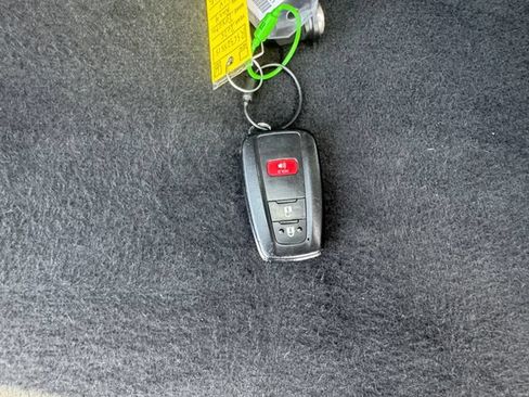 Used 2025 Toyota RAV4 XLE FWD image 11