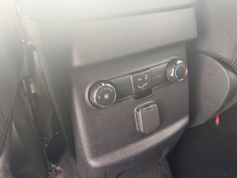 Used 2019 Ford Explorer XLT w/ Equipment Group 201A FWD image 18