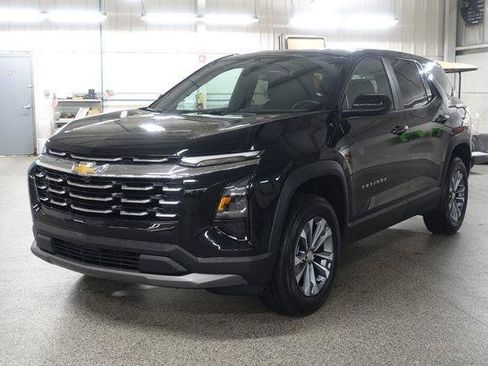 Used 2025 Chevrolet Equinox LT FWD image 3