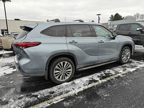 Used 2021 Toyota Highlander Platinum image 6