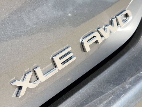 Certified 2026 Toyota Highlander XLE AWD/4WD image 12