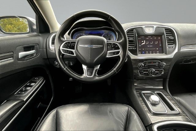 Used 2021 Chrysler 300 Touring L RWD image 8