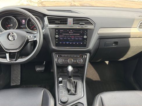 Used 2021 Volkswagen Tiguan SE image 16