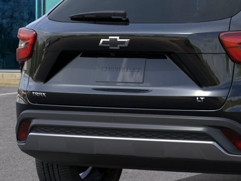 New 2026 Chevrolet Trax LT w/ Driver Confidence Package FWD image 14