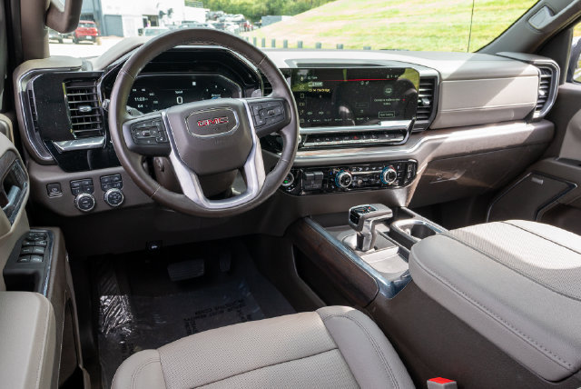 Used 2023 GMC Sierra 1500 SLT w/ SLT Premium Plus Package AWD/4WD image 7