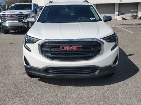 Used 2018 GMC Terrain SLE w/ Driver Convenience Package image 2