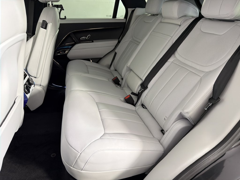 New 2027 Land Rover Range Rover Sport SE AWD/4WD image 31