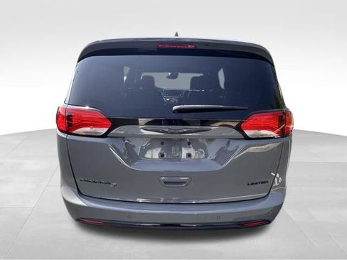 Used 2020 Chrysler Pacifica Limited w/ Advanced Safetytec Group FWD image 5