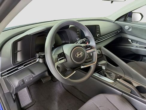 Used 2025 Hyundai Elantra SE FWD image 10